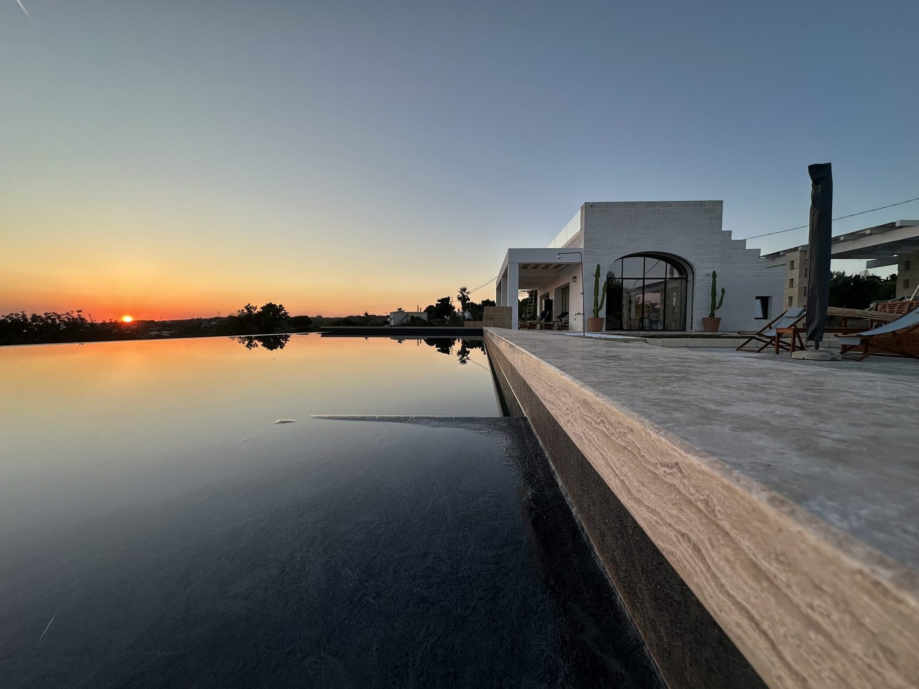 Villa Riccio Bianco — piscine au coucher du soleil