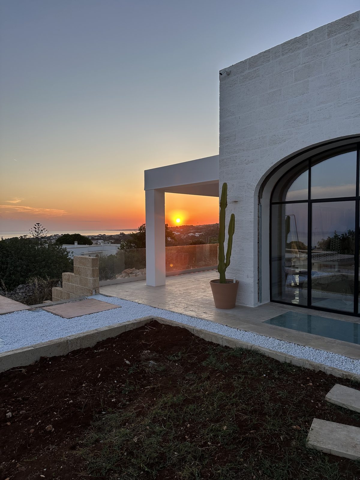 Façade et coucher de soleil